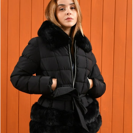 Parka com pelo na gola e cós